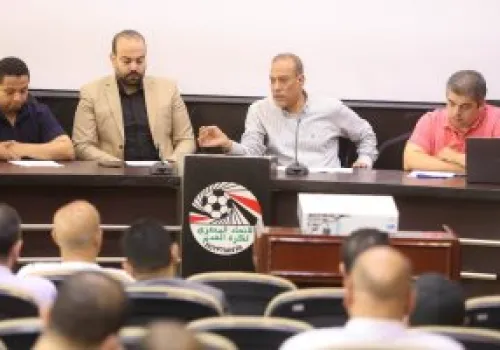 اجتماع حاسم لمصطفى عزام مع ممثلي المناطق لبحث قواعد قيد وانتقالات اللاعبين للموسم الجديد