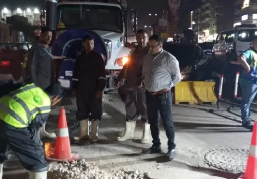 رئيس شركة الصرف الصحي بالقاهرة الكبرى يتفقد هبوطاً أرضياً بشارع مصطفى النحاس ويؤكد سلامة الشبكات| تفاصيل