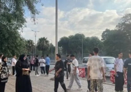 طلاب الثانوية بالجيزة يتوافدون على اللجان لأداء امتحانات نهاية العام وسط أجواء من الترقب والدعم الأسري