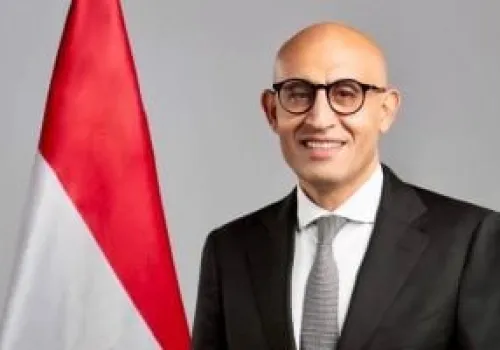 أولياء الأمور في الجيزة يساندون أبنائهم خلال انطلاق امتحانات الثانوية العامة