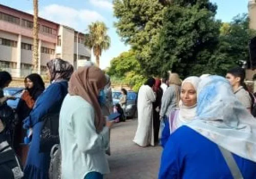طلاب الثانوية العامة يبدأون امتحان التربية الدينية بنجاح يتطلب 70%