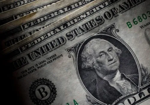 استقرار سعر الدولار أمام الجنيه المصري بعد تراجع 4% الأسبوع الماضي