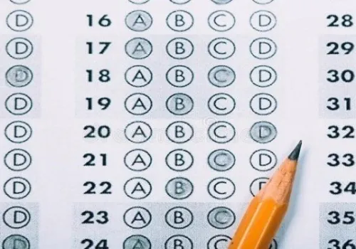 طلاب الثانوية العامة يبحثون عن نموذج إجابة امتحان التربية الوطنية 2026 لتعزيز دقة مراجعاتهم