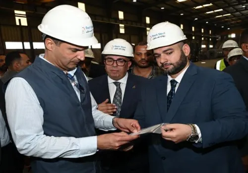وزير الصناعة المصري يؤكد أهمية الصناعات الغذائية والملابس الجاهزة في استراتيجية 2030 خلال جولة ميدانية لمتابعة التطورات