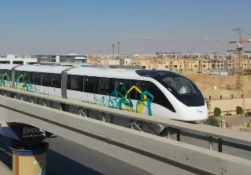 رحلة مشجعين مبتكرة: المونوريل يربط الجماهير بمنطقة EFZ في العاصمة الإدارية لمتابعة كأس العالم 2026