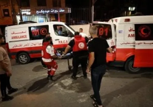 إصابة طفل فلسطيني برصاص مستوطنين في الخليل: تصاعد العنف في الضفة الغربية