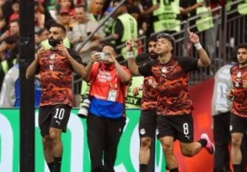 جماهير مصر تحتفل بحرارة بلاعبي المنتخب قبل مواجهة نيوزيلندا في كأس العالم 2026 – فيديو وصور