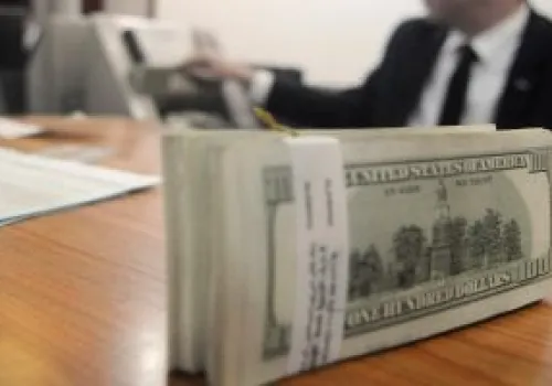 استقرار سعر الدولار أمام الجنيه المصري مع بدء جلسة التداول اليوم
