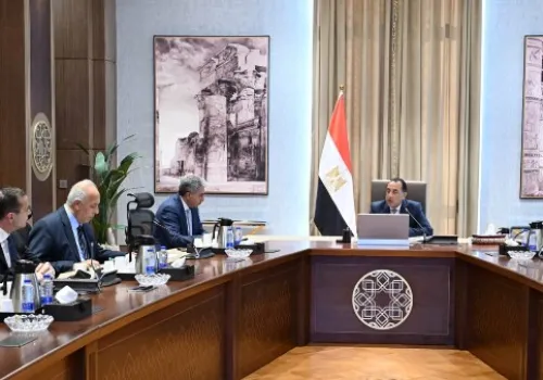 رئيس الوزراء يؤكد أهمية دعم السياحة والطيران لتعزيز الاقتصاد المصري واستغلال المقومات الفريدة