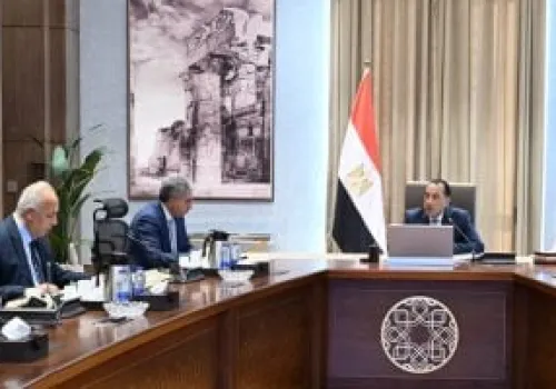 اجتماع حكومي رفيع لتعزيز السياحة والطيران: رئيس الوزراء يبحث سبل دفع الحركة السياحية
