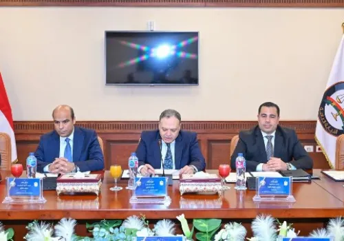 تعاون بين المالية والنيابة العامة لزيادة سرعة تصريف المركبات المصادرة وتعزيز الشفافية