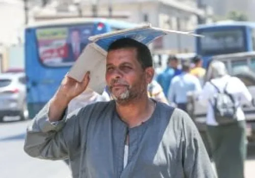 الأرصاد الجوية: طقس حار ورطب مع نشاط للرياح وشبورة مائية في مصر اليوم