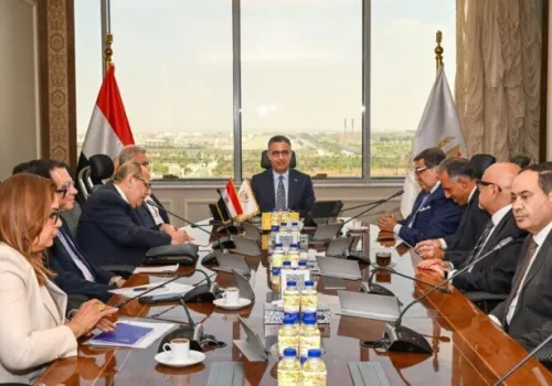 وزير التموين يبحث مع 'إي فاينانس' سبل تعزيز مشروع 'كاري أون' لتحديث المنافذ التجارية