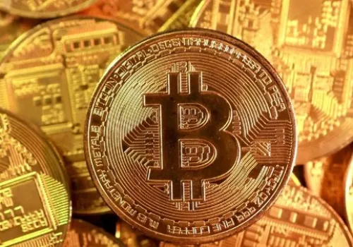 بيتكوين تسجل ارتفاعاً طفيفاً وسط ترقب لنتائج محادثات السلام بين واشنطن وطهران
