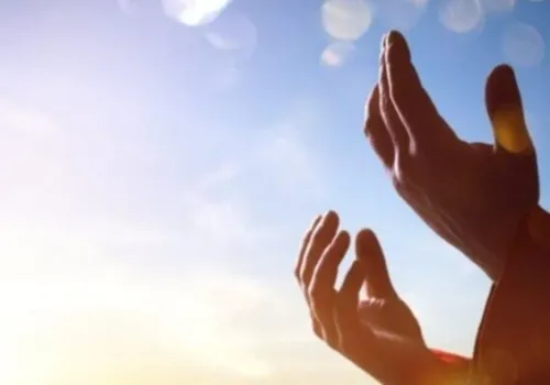 أذكار الصباح: درع الإيمان لحياة مليئة بالسكينة والطمأنينة