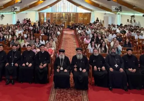 الأنبا أباكير يختتم زيارته الرعوية بلقاء ملهم مع شباب إيبارشية باريس وشمال فرنسا