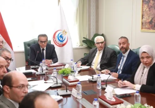 وزير الصحة يؤكد على تعزيز كفاءة المنشآت الطبية والتعليمية في مصر