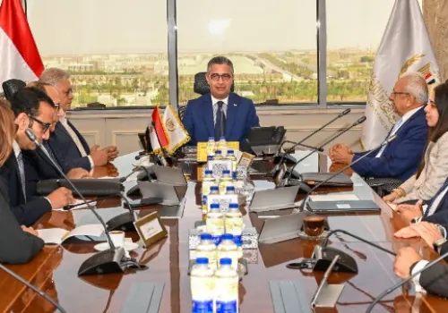 وزير التموين يستعرض فرص إدخال سلسلة ماركت فرنسية جديدة إلى السوق المصرية