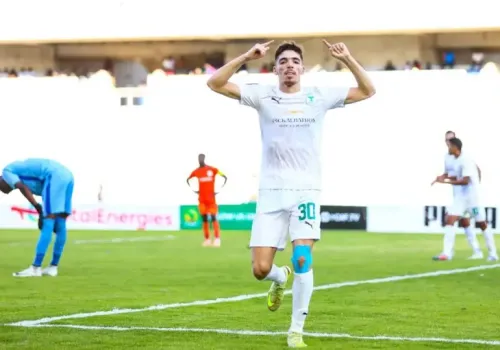 اتحاد العاصمة الجزائري يسعى لضم دغموم من المصري بعرض مغري