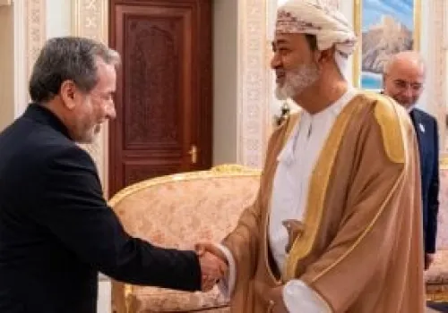 عمان وإيران تتفقان على تشكيل فريق عمل مشترك لتعزيز الحوار حول مضيق هرمز