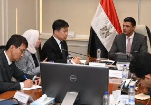 وزير الصناعة المصري يناقش مع سامسونج خطط التوسع وتعزيز التصنيع المحلي