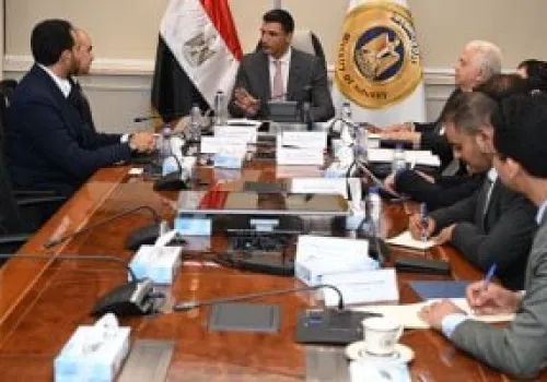 وزارة الصناعة تطلق مبادرة تركيب محطات طاقة شمسية لـ 7000 مصنع بقدرة 1000 ميجاوات لتعزيز التحول الأخضر