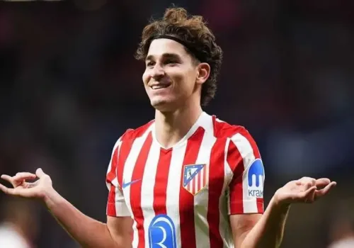 أتلتيكو مدريد يتخذ إجراءات قانونية ضد برشلونة بسبب خوليان ألفاريز