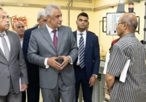 وزير الإنتاج الحربي يزور شركة أبو زعبل للصناعات المتخصصة لتعزيز الإنتاجية ورفع كفاءة العمل
