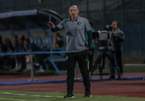 رحيل مفاجئ: وفاة المدرب اليوناني تاكيس جونياس عن عمر يناهز 54 عامًا