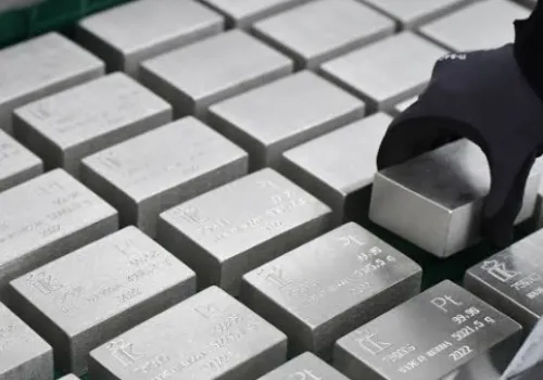 توقعات بانخفاض إنتاج البلاتين العالمي 15% بحلول 2034 وسط مخاوف من أزمة إمدادات