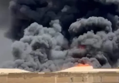 حريق ضخم يلتهم سوق إتش 9 في إسلام آباد ويثير الذعر بين التجار والزوار
