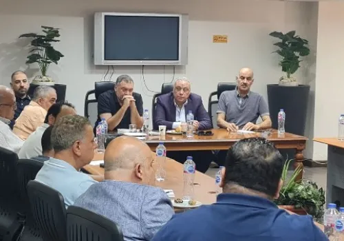 شركات السياحة تبدأ تحضيراتها لموسم العمرة الجديد في اجتماع موسع لمناقشة الاستعدادات والتنسيق مع الجهات السعودية