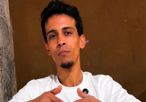 حادث عمل مأساوي: مندوب توصيل يفقد ساقه ويواجه صعوبات في تأمين معيشة أسرته