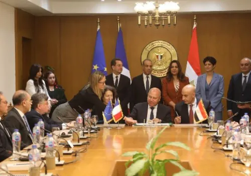توقيع اتفاقية لإنشاء مدرستين للتكنولوجيا التطبيقية في مصر لتعزيز التعليم الفني في قطاع النقل