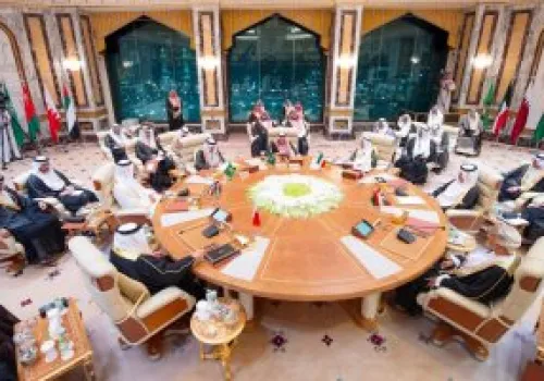 قطر والسعودية تتبادلان الآراء حول تعزيز التعاون ومواجهة التحديات الإقليمية