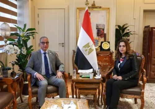 اجتماع وزيرة التنمية المحلية ومحافظ الجيزة: خطوات جديدة لتحسين الخدمات وجودة الحياة للمواطنين