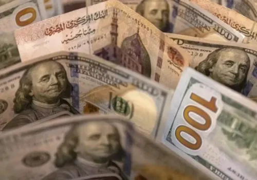 انخفاض سعر الدولار 20 قرشًا أمام الجنيه المصري خلال تعاملات منتصف اليوم
