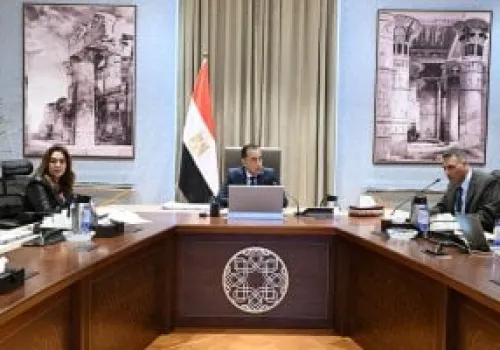 مدبولي يستعرض تقدم المشروعات الخدمية والتنموية في جنوب سيناء ويؤكد على أهمية تسريع التنفيذ