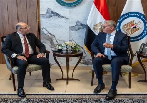 وزير البترول يعرض إنجازات تطوير القطاع أمام رئيس برلمانية حماة الوطن لتعزيز التنمية الاقتصادية
