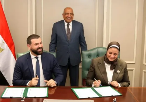 مصر تعزز بنيتها الرقمية بتوقيع مذكرة تفاهم لتغذية مركز بيانات جديد بالكهرباء