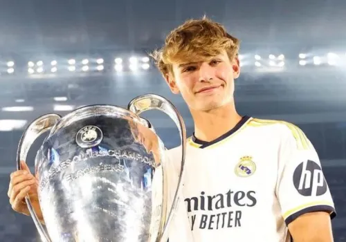 ريال مدريد يعدل استراتيجيته بشأن نيكو باز ويفتح باب المفاوضات مع كومو