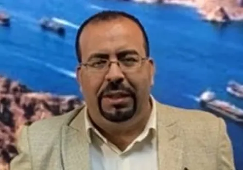 تصعيد عسكري جديد في مضيق هرمز: الحرس الثوري الإيراني يهاجم القوات الأمريكية بعد غارات متبادلة (فيديو)