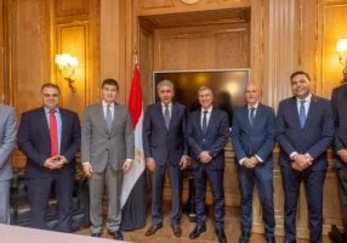 وزير السياحة المصري يعزز التعاون مع منظمي الرحلات الإيطاليين لجذب المزيد من السائحين إلى مصر