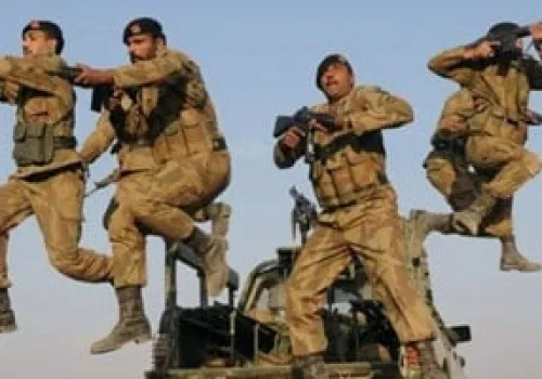 الجيش الباكستاني يحقق نجاحًا في مكافحة الإرهاب: مقتل 8 مسلحين في عمليتين أمنيتين ببلوشستان