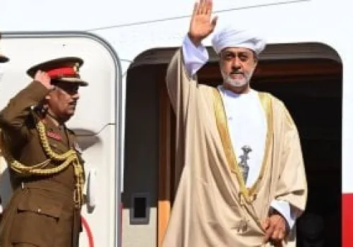 سلطان عُمان يصل باريس غداً لبحث تعزيز العلاقات مع فرنسا في قصر الإليزيه