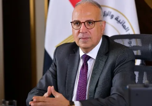 وزير الري يتابع حادث غرق صندل في بحيرة ناصر ويؤكد: تسرب السولار تحت السيطرة