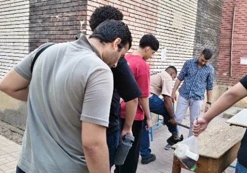 طلاب الثانوية العامة يتوافدون على لجان الامتحانات وسط إجراءات تفتيش مشددة استعدادًا لامتحان اللغة العربية 2026
