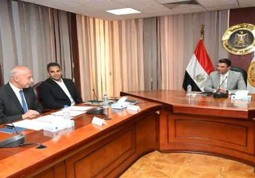 وزير الصناعة يلتقي بشركة أونا إلكتريك لبحث سبل تعزيز دعم المكونات المحلية في الصناعات الكهربائية