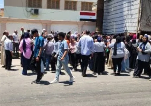 طلاب الثانوية العامة يعبرون عن قلقهم من صعوبة بعض أسئلة امتحان اللغة العربية