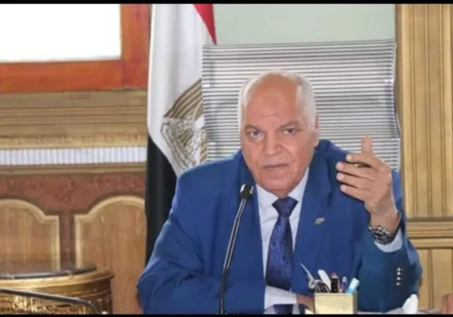 إغماء مفاجئ لمراقب امتحانات الثانوية العسكرية في قنا واهتمام خاص من نقيب المعلمين بحالته الصحية